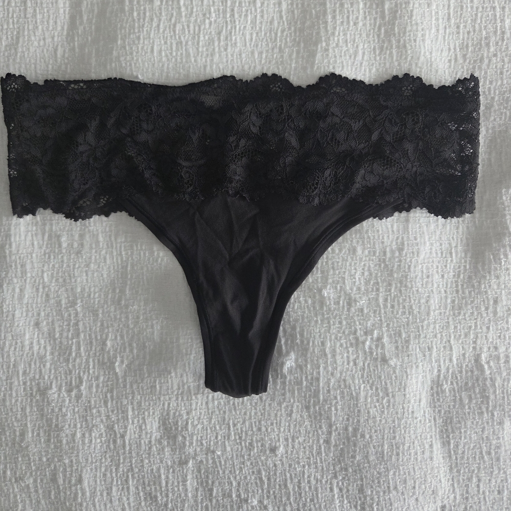 Brand NEW Lace Trim Black Women's Intimate Thong SKIMS